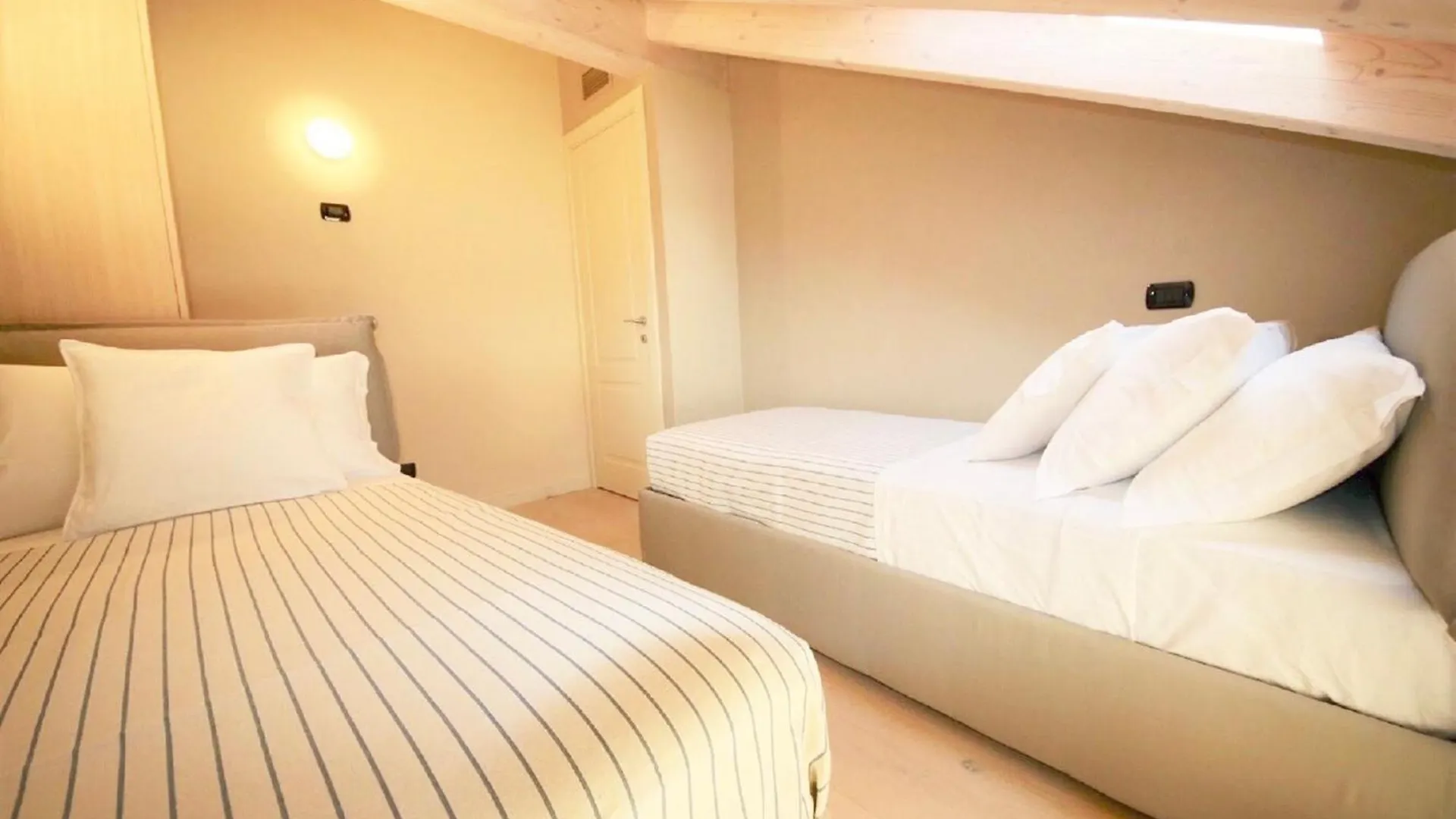 Liszt Attic By Klabhouse Apartment Bellagio